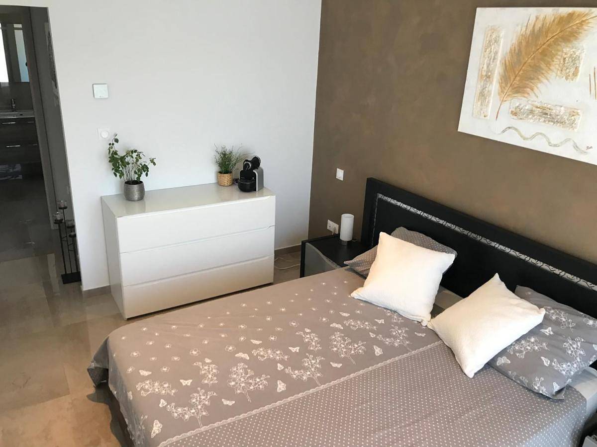 Suite haut de gamme 22 m2 de la Maison Lilomel - Entrée & Terrasse privative - Piscine - parking & wifi gratuit - Au calme et à 5 min de la mer in Sanary-sur-Mer, Côte méditerranéenne (France)