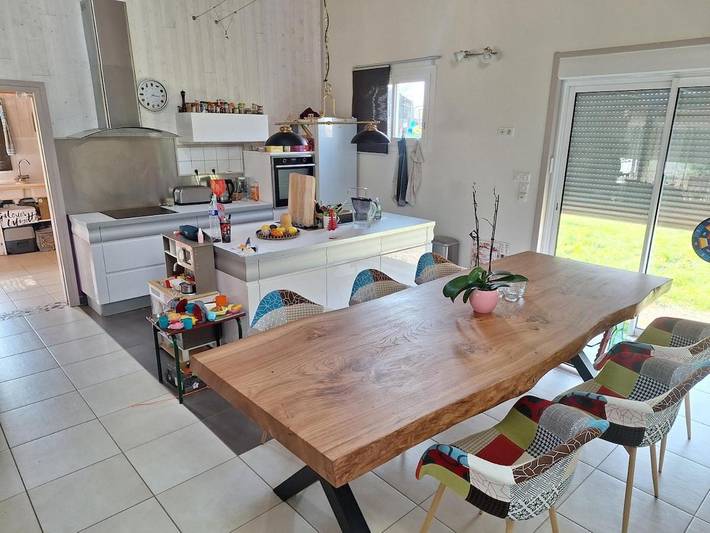 Location de vacances pour 19 personnes, avec Terrasse ainsi que Piscine et Vue à Puymiclan