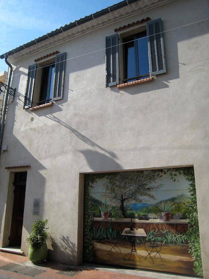 Gîte pour 4 personnes, avec Balcon ainsi que Terrasse et Jardin dans Theatre Galli Sanary Sur Mer