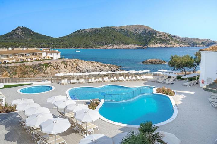 Hotel für 2 Personen, mit Balkon und Whirlpool sowie Terrasse und Garten in Cala Agulla