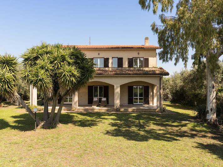 Casa vacanza per 8 persone, con Terrazza e Giardino a Tarquinia