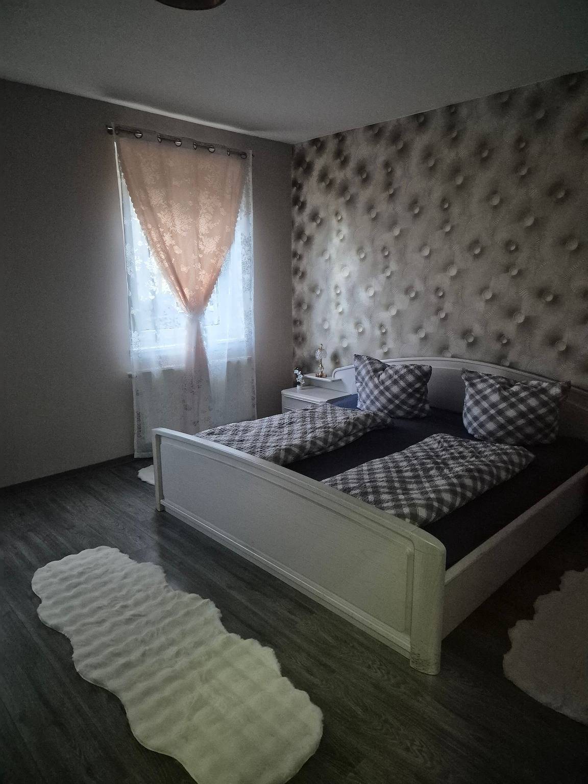 Ganze Wohnung, Apartment 'Ferienoase' mit privater Terrasse und Wlan in Pirmasens, Landkreis Südwestpfalz