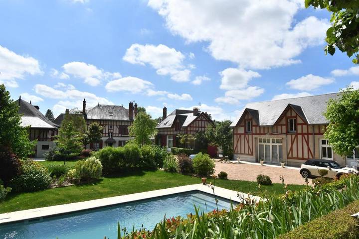 Location de vacances pour 15 personnes, avec jardin et piscine à Cour-Cheverny