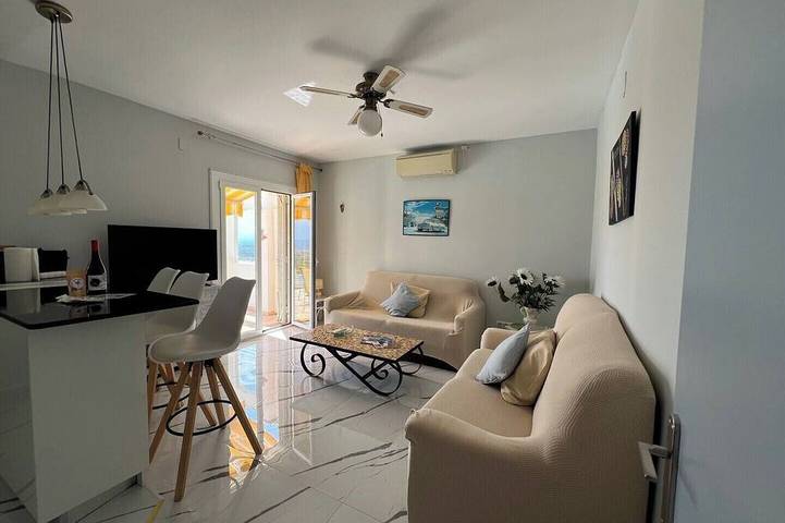 Entire apartment, Casa Mireilla - Apartment with perfect sea view & private pool in El Mas Fumats, Roses