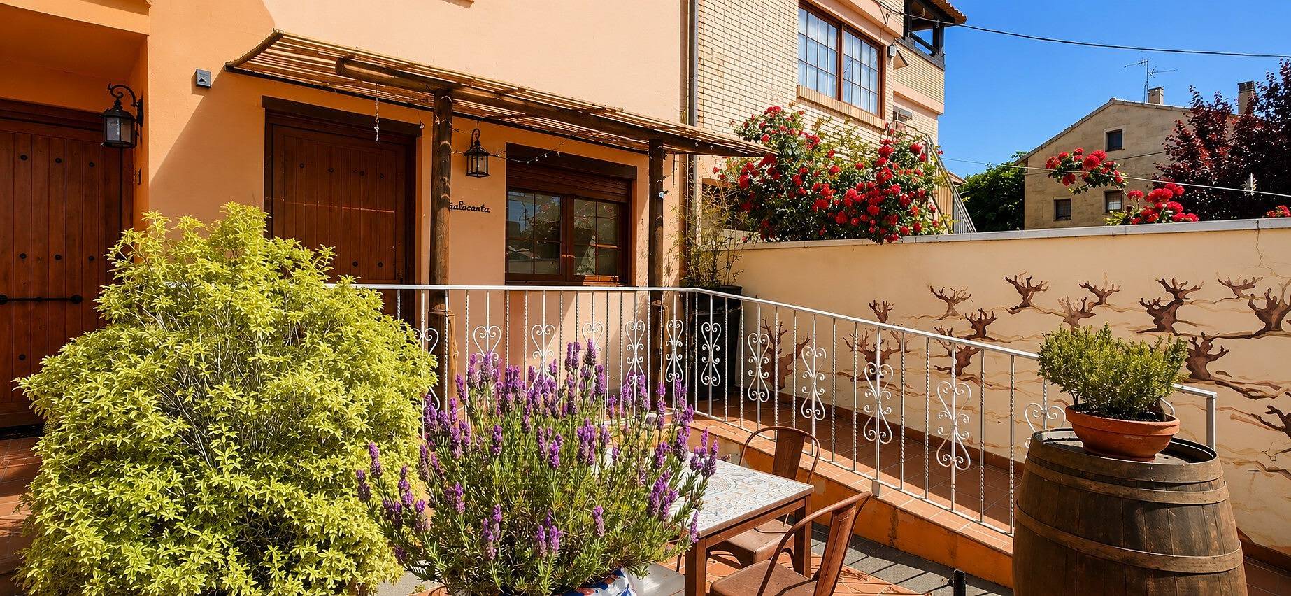 Ganze Wohnung, Ferienwohnung 'El Guardaviñas Gallocanta' mit Bergblick, Gemeinschaftsterrasse und Wlan in Ábalos, La Rioja Provinz
