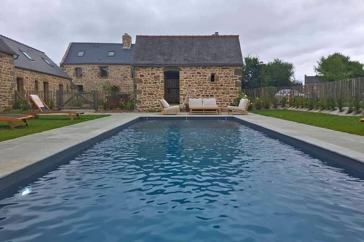 Location de vacances pour 14 personnes, avec jardin à Plouzélambre