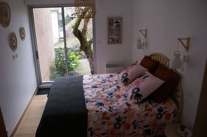 Ganze Wohnung, Large, bright, quiet apartment, not overlooked, close to town center. in Rodez, Aveyron