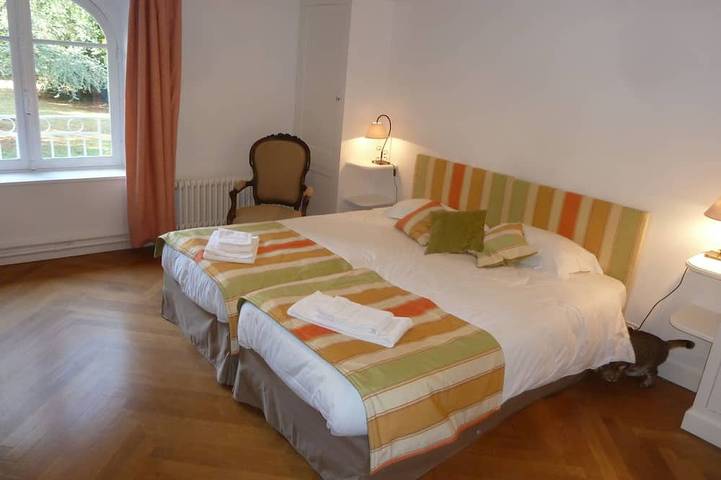 Location de vacances pour 15 personnes, avec jardin ainsi que piscine et terrasse à Saint-Pierre-lès-Nemours - 2