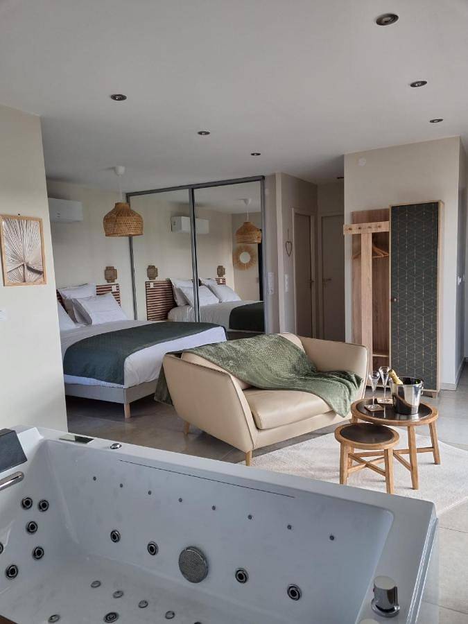 Maison d’hôte pour 2 personnes, avec jardin ainsi que jacuzzi et terrasse