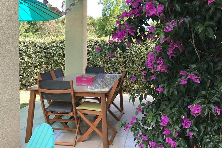 Maison de vacances pour 8 personnes, avec jardin et jacuzzi ainsi que terrasse et piscine