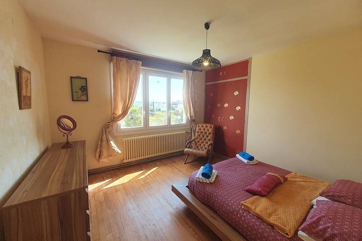 Location de vacances pour 7 personnes, avec jardin dans Le Vieux-Bourg - 3