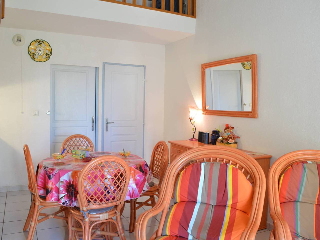 Gemütliches 2-Zimmer-Haus mit Pool, Terrasse und Parken, 800m vom Strand in Saint Pierre la Mer, Fleury