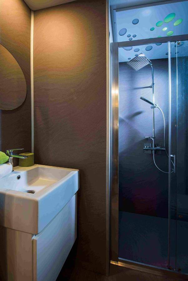 Camping pour 4 personnes, avec piscine et jacuzzi ainsi que jardin et bassin pour enfant à Peschiera del Garda - 4