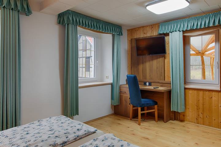 Ganze Ferienwohnung, Haus Rabenswald - Ferienwohnung 2 Haus Rabenswalde untere Etage in Roßleben-Wiehe, Burgenlandkreis