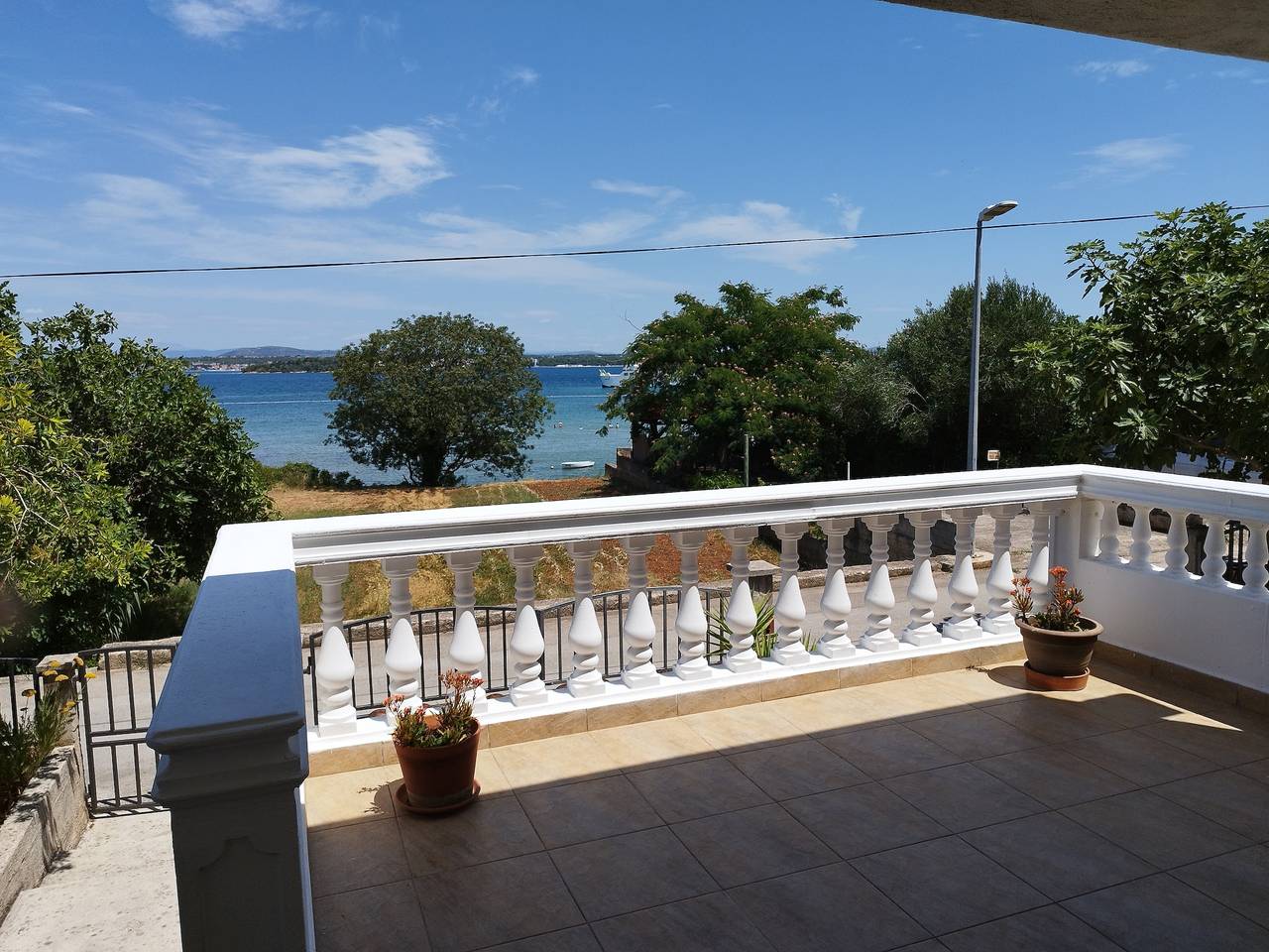 Ganze Wohnung, 1-Zimmer-Ferienwohnung mit Terrasse und Meerblick Tkon, Pasman A-6221-b in Tkon, Pasman