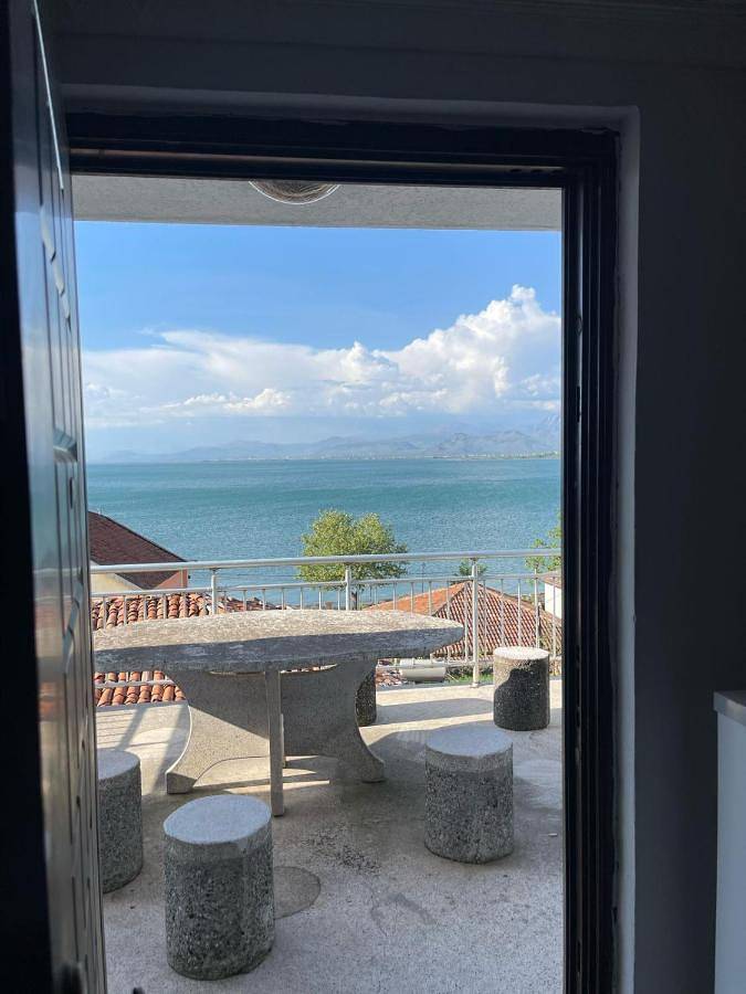 Auberge pour 6 personnes, avec vue sur le lac ainsi que jardin et vue