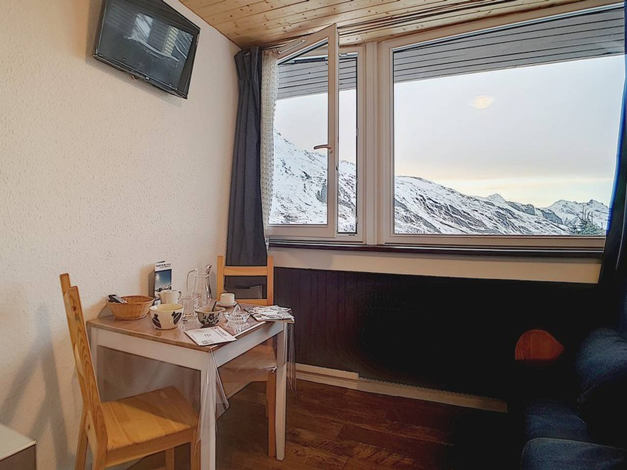 Entire studio, Cozy Studio · Central Location · Direct Access to Slopes in Les Menuires, Saint-Martin-de-Belleville