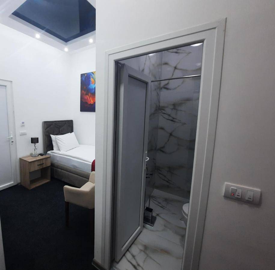 Appartement entier, Authentic Belgrade Centre - 7 suites for 15 Guests, with patios in courtyard for smokers in Belgrade, Région de Belgrade
