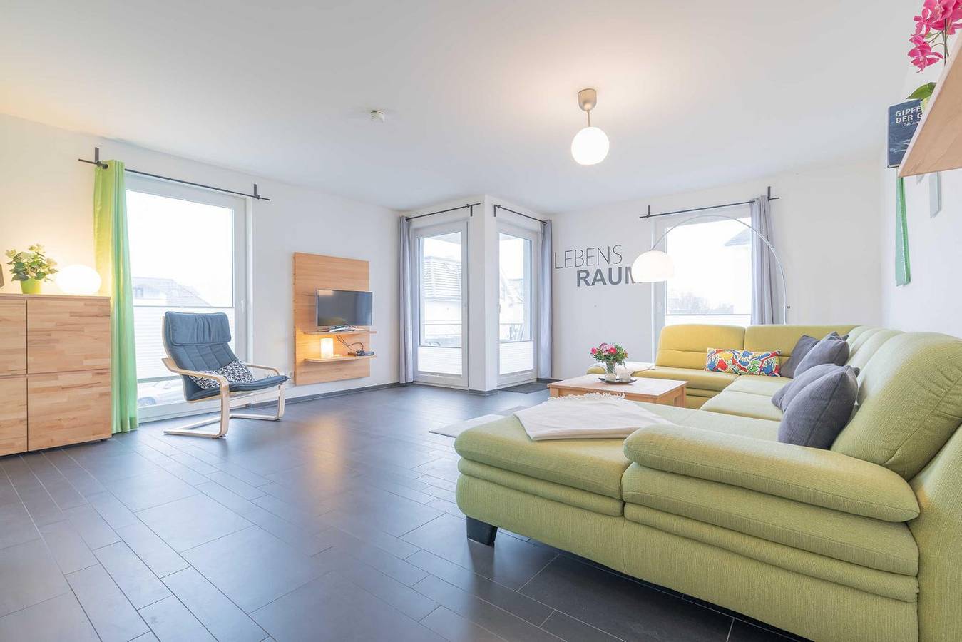 Ganze Wohnung, Haus Calmsailing We 1.4 mit Balkon, seitlichem Meerblick und Sauna in Börgerende in Börgerende, Börgerende-Rethwisch