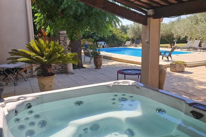 Ferienhaus für 8 Personen, mit Whirlpool und Garten, mit Haustier