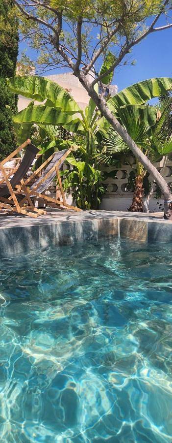 Gîte pour 4 personnes, avec piscine ainsi que vue et terrasse à Sausset-les-Pins - 2