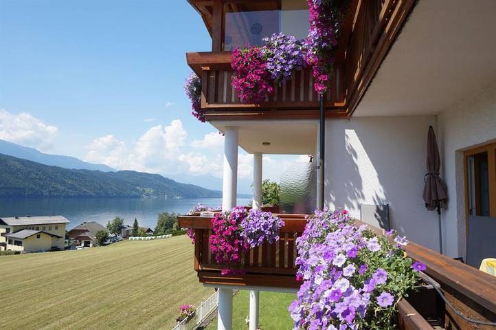 Ferienwohnung für 4 Personen, mit Ausblick und Garten sowie Seeblick und Pool - 1