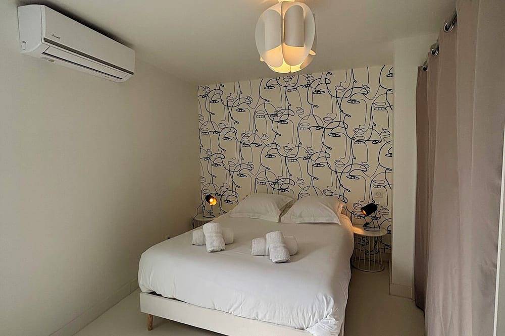 Appartement entier, White Loft - 6 personnes - toit-terrasse avec vue panoramique in Donzenac, Région de Brive-la-Gaillarde