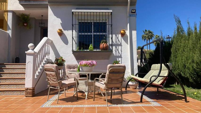 Apartamento para 2 personas, con vistas al lago y vistas además de jardín y piscina en Alhaurín de la Torre