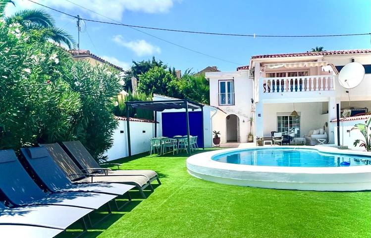 Chalet para 12 personas, con jardín además de vistas y piscina en Alfàs del Pi