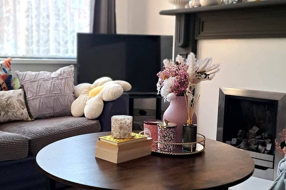 The Modern Entire House in Coventry City Centre in Coventry, Birmingham Area