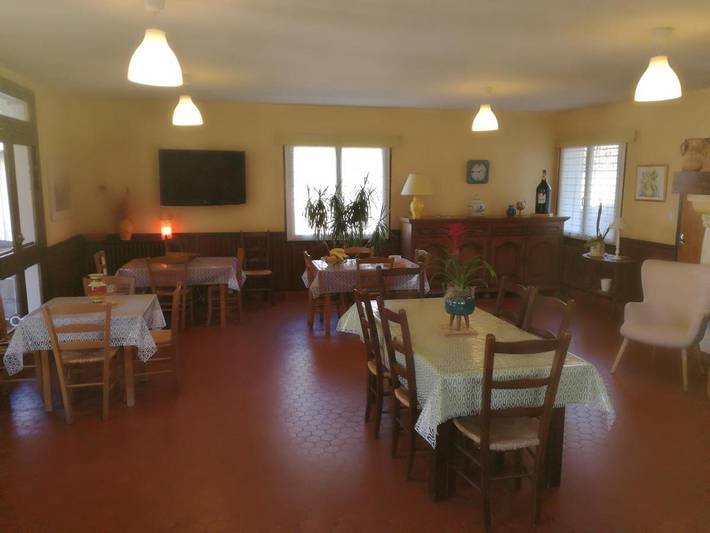 Chambre d’hôte pour 2 personnes, avec vue ainsi que vue sur le lac et jardin, animaux acceptés à Mont-Roc - 2