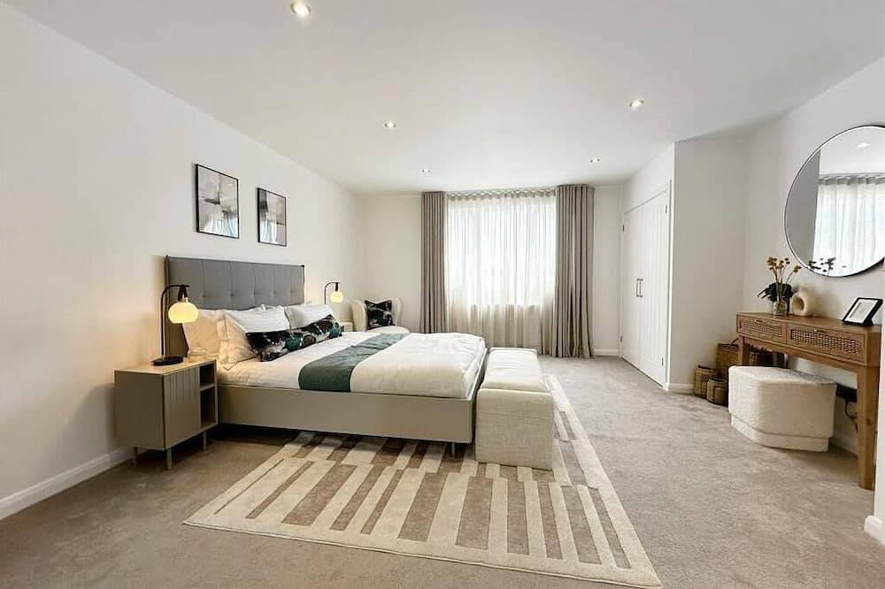 Entire apartment, River Breeze 3-Bed Balcony Apartment in Littlehampton, West Sussex