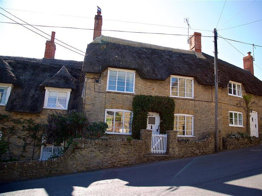 Bramble Cottage in Burton Bradstock, Dorset