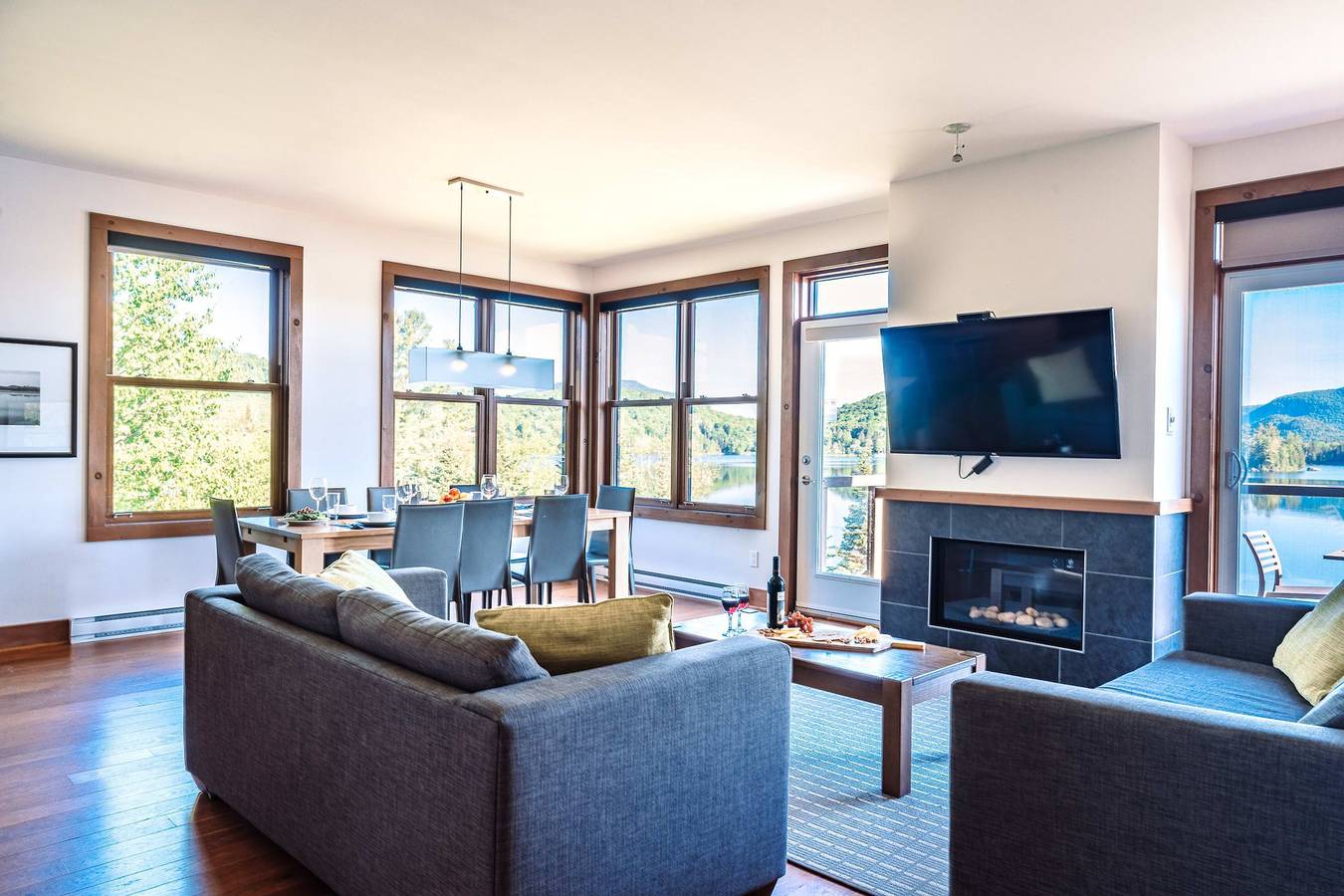 Apartamento entero, Lakefront Mountain View - 3 Bedrooms Resort Suite in Lac-Supérieur, Quebec