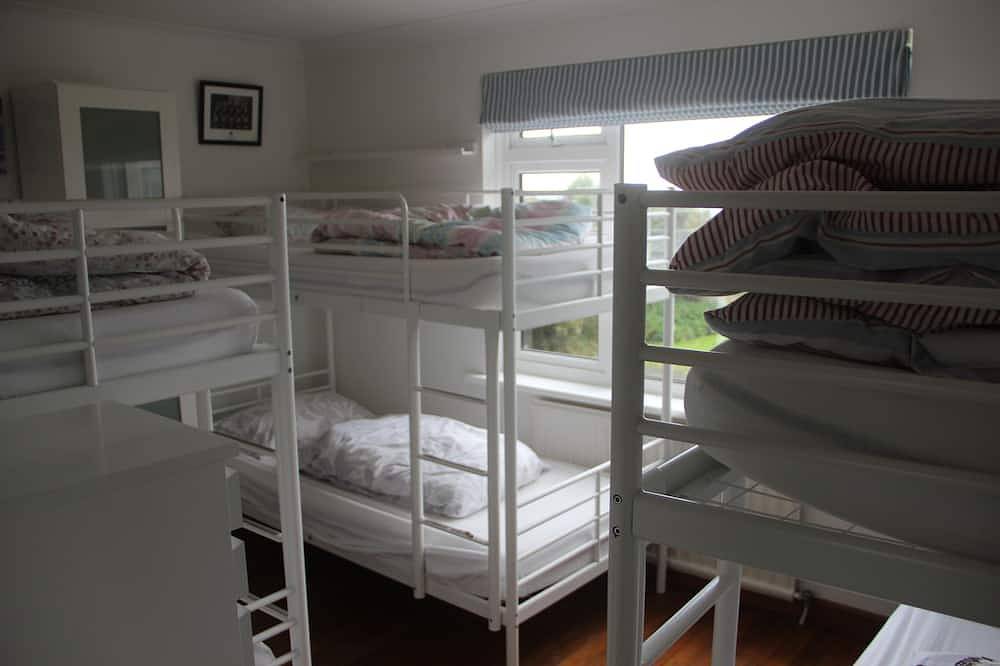 Stunning sea views and sunsets 4 min from beach and surfing.  Sleeps 12 in St Minver Lowlands, Pentire Point - Widemouth
