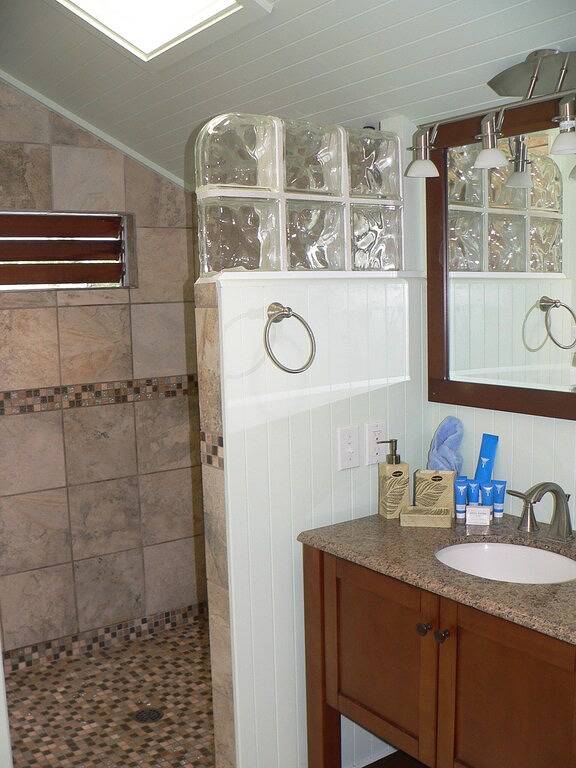 Vacation rental for 10 people, with yard in Hilo