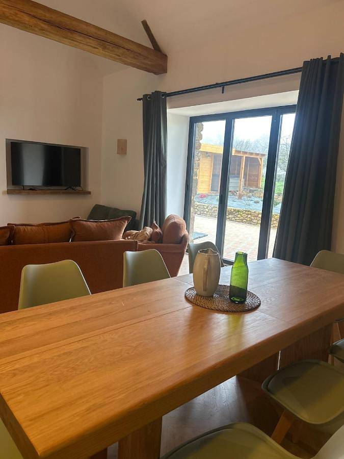 Location de vacances pour 10 personnes, avec sauna et terrasse à Asnières-sur-Vègre