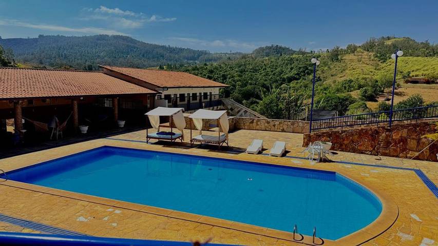 Casas e apartamentos de temporada para 2 pessoas, com piscina e vista e ainda balcão em Amparo