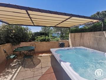 Gîte pour 4 personnes, avec terrasse et jacuzzi, animaux acceptés dans l' Hérault