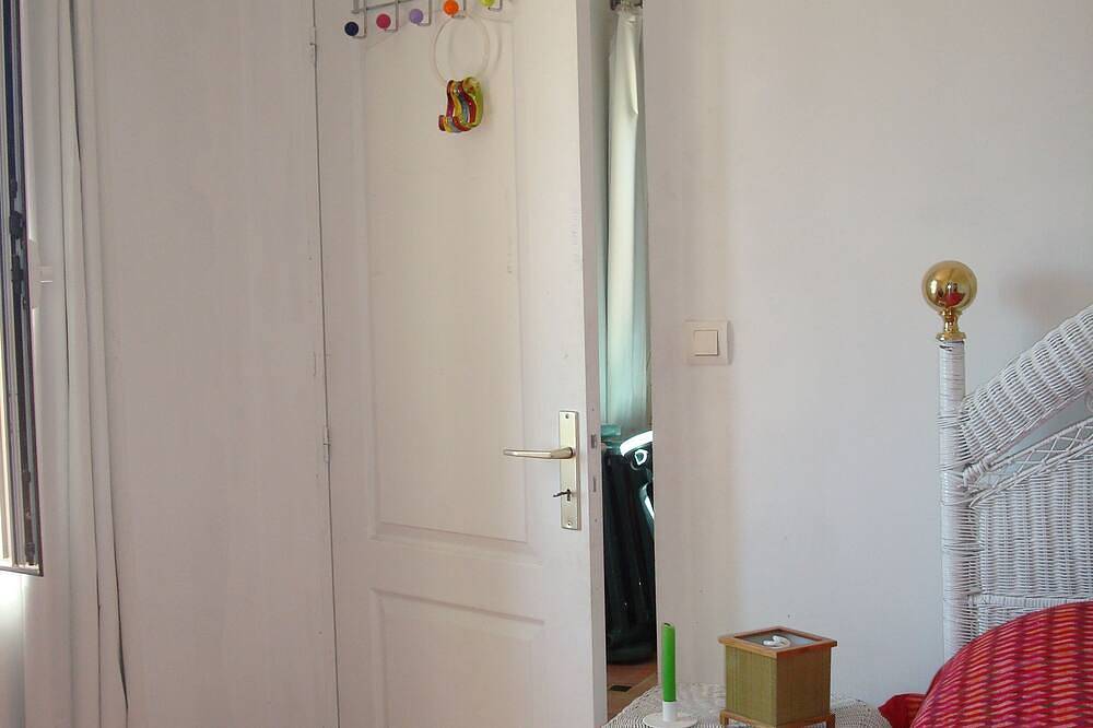 Charming country house in the Provencal countryside among vineyards and olive trees in Cotignac, Brignoles region