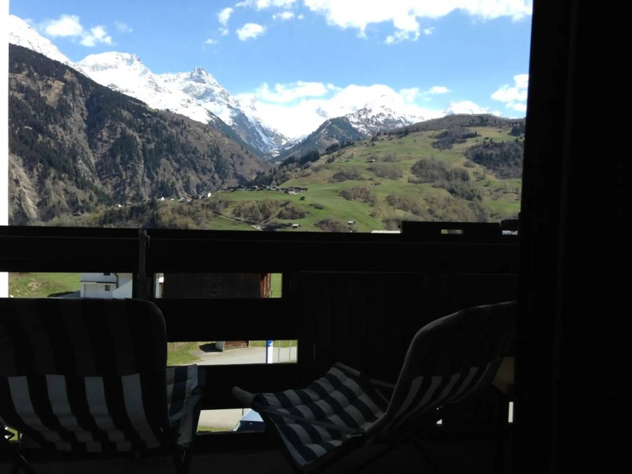 Ganze Wohnung, 1 Ausstellung 4 Personen in Disentis, Surselva