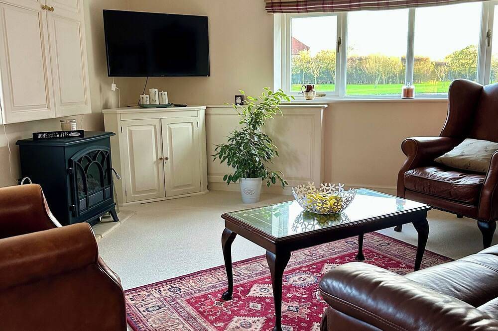 Charming Hen Cottage Countryside Retreat Lincoln in Barlings, Lincolnshire