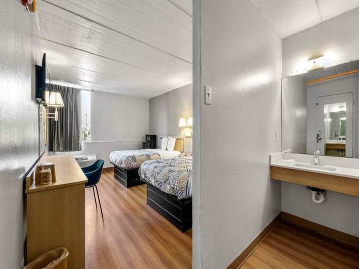 Apartamento entero, 2 camas tamaño queen | Bañera con acceso móvil Nsmk Micfridg in Georgia (Estados Unidos)