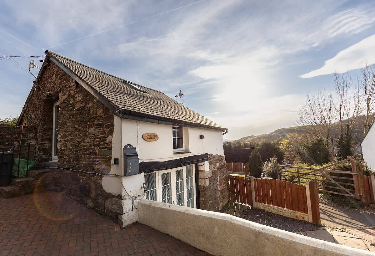 Geheel appartement, Apple Store Cottage | Hot Tub & Garden Escape in Conwy en omgeving