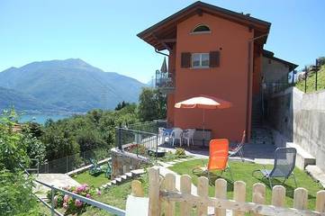 Ferienhaus für 7 Personen, mit Terrasse und Garten in Pianello del Lario