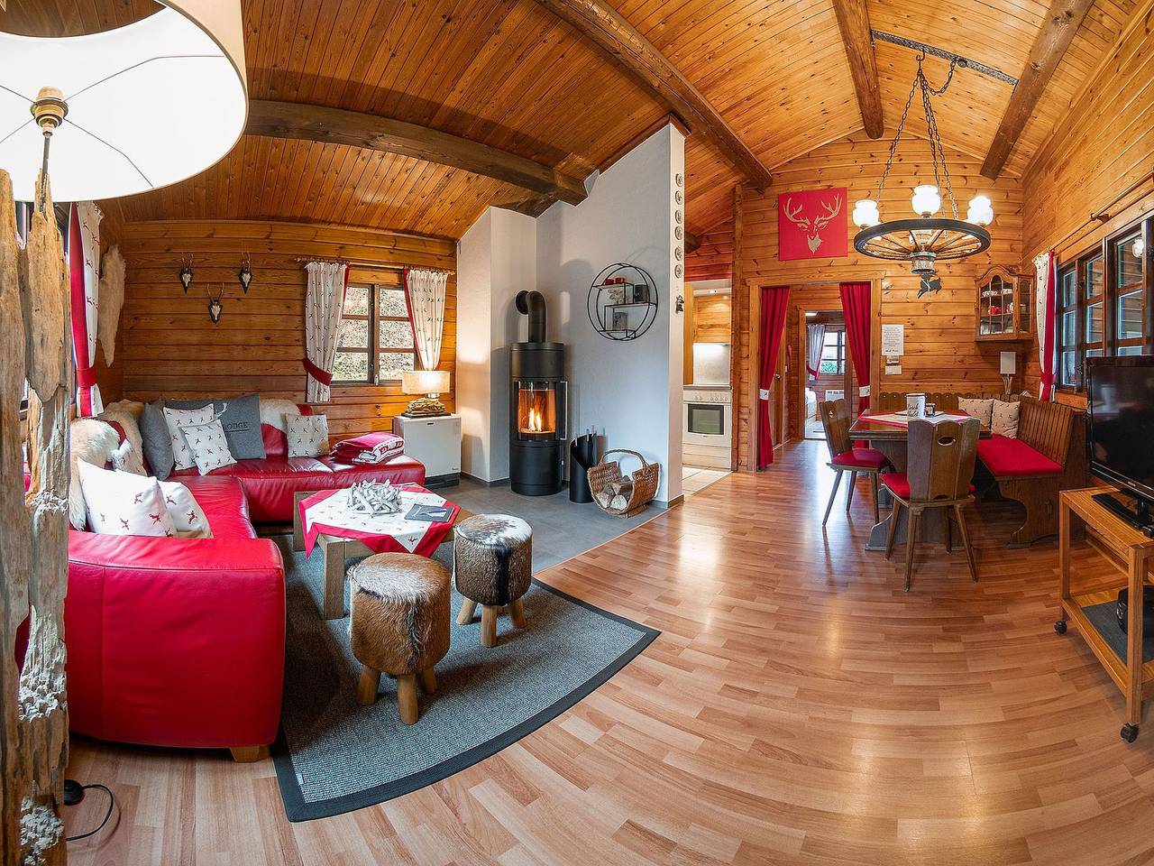 Hirsch Chalet - Ferienhaus mit Kamin, max. 4 Personen in Willingen, die Mittelgebirge