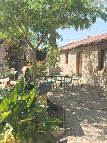Chambre d’hôte pour 11 personnes, avec vue et jardin, animaux acceptés à Vernoux-en-Gâtine