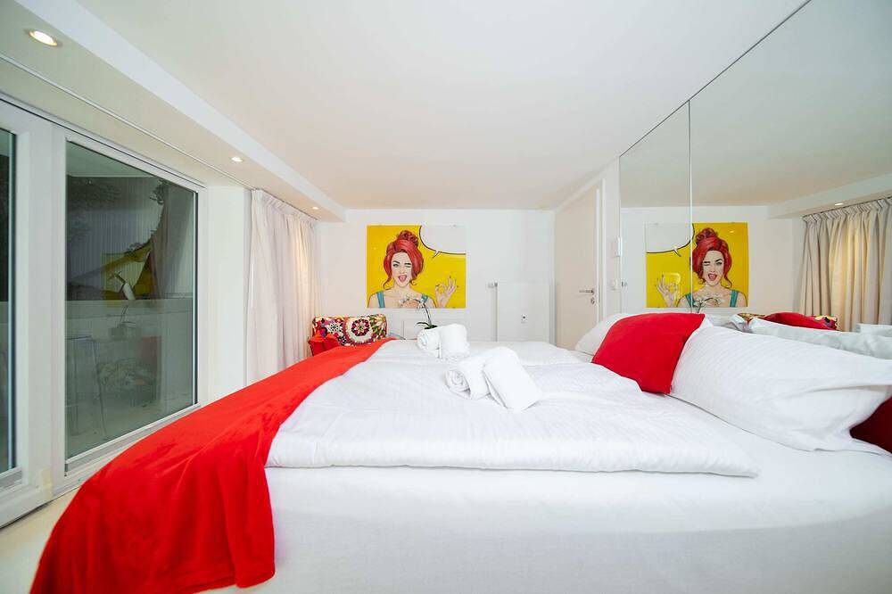 Entire apartment, Hideaway - Apartment with garden by Favorite Stays in Neuss, Düsseldorf region