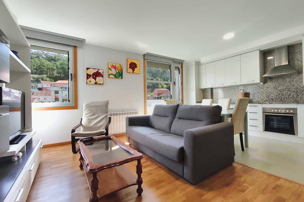 Entire apartment, Apartamento 1 min de la playa con vistas a la montaña in Cangas, Rías Baixas