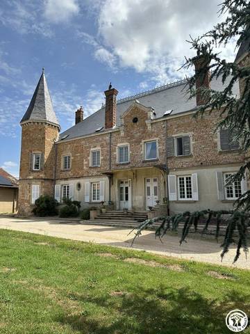 Gîte pour 14 personnes, avec jardin ainsi que balcon et piscine à Bâgé-la-Ville